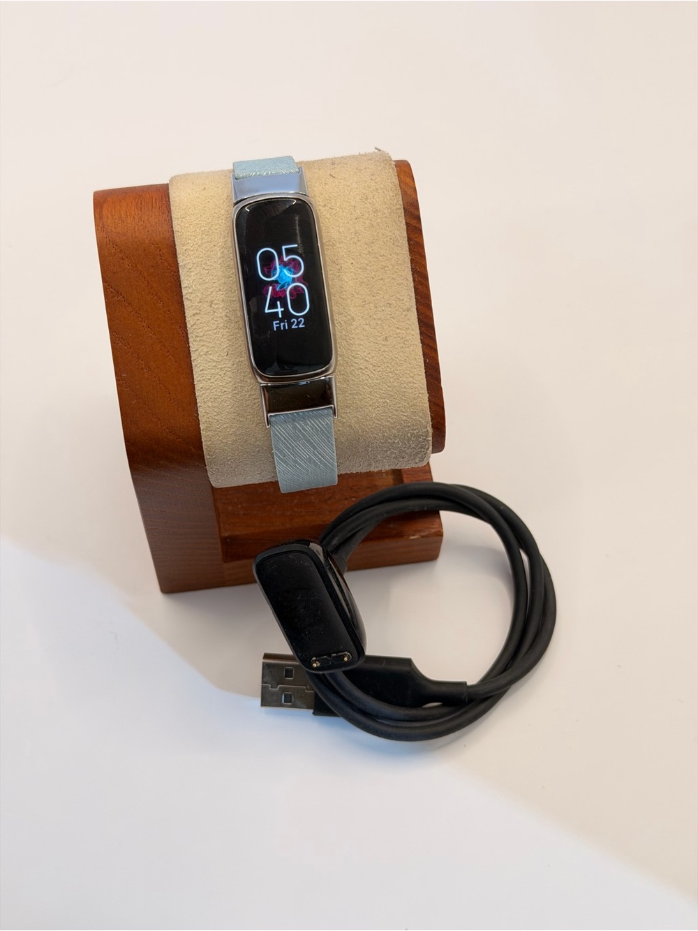 Fitbit Luxe (tested, New band, Charger included, chrome case)